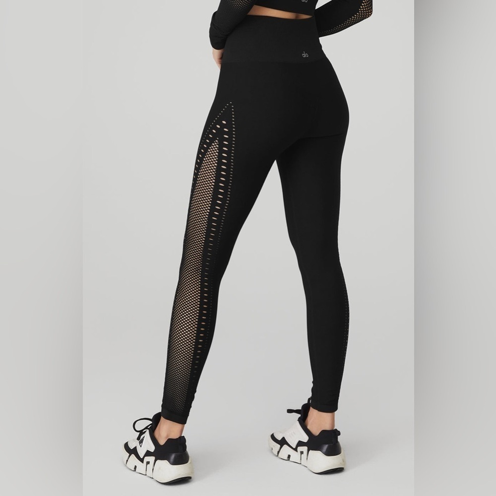 ALO Black Seamless High-Waist 7/8 Open Air Legging
Size XXs NWOT - Picture 2 of 10